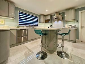 Photo 27- click for photo gallery